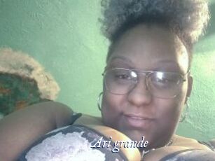 Ari_grande