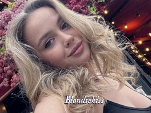 Blondiekiss