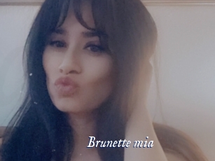 Brunette_mia