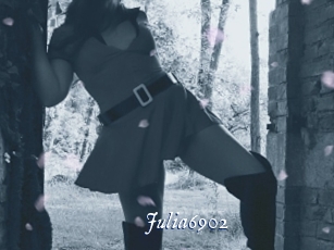 Julia6902