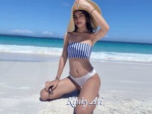 Kinky_Ari