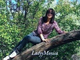 LadyyMonica
