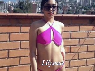 Lily_snack