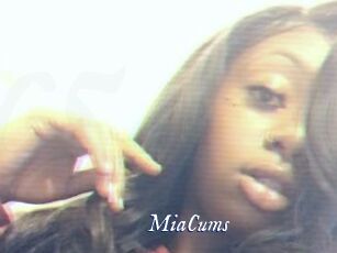 MiaCums