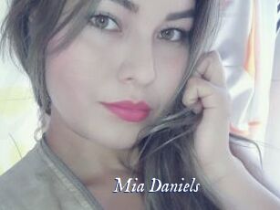 Mia_Daniels