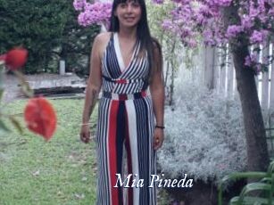 Mia_Pineda