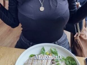 MissStrictDi