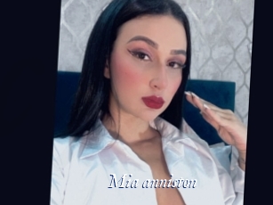 Mia_anniston