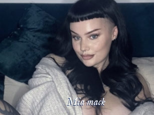Mia_mack