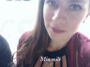 Mia_milk