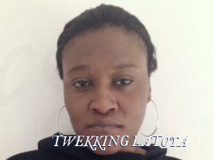 TWEKKING_LATOYA