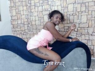 Tyra_kruz